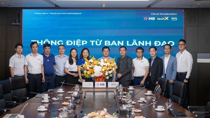 techx corp va aws hop tac trien khai du an tang toc dam may cho mb bank