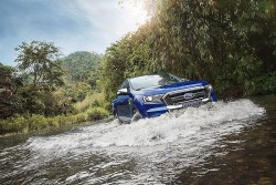 3 mẫu ô tô giá dưới 1 tỷ đồng lội nước sâu tốt nhất tại Việt Nam