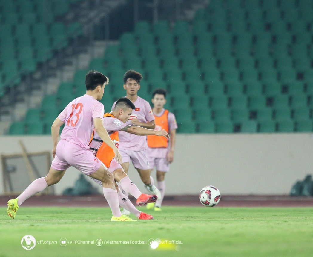 Đội tuyển Việt Nam tập luyện, thích nghi khí hậu thi đấu tại Iraq Đội tuyển Việt Nam tập luyện, thích nghi khí hậu thi đấu tại Iraq