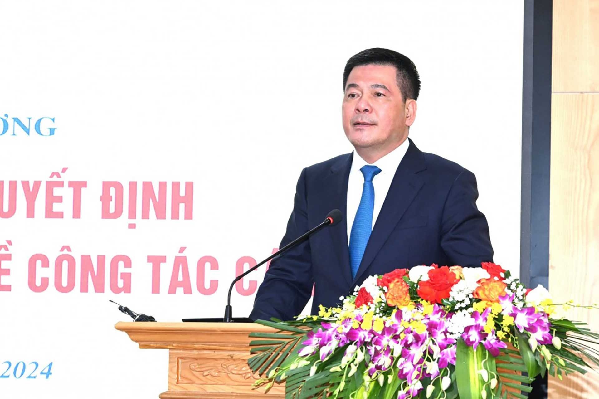 Trao quyết định bổ nhiệm ông Nguyễn Hoàng Long làm Thứ trưởng Bộ Công Thương