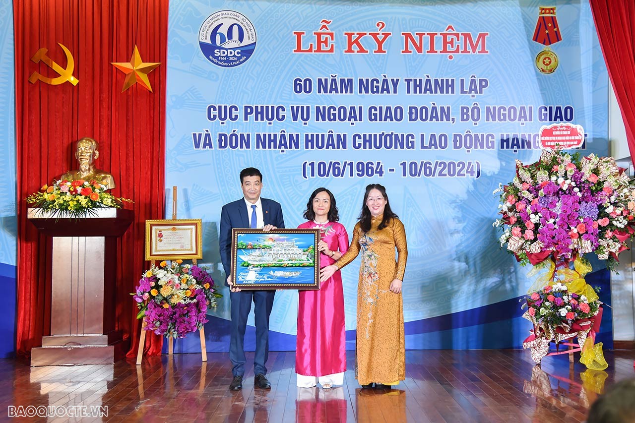 Cục Phục vụ Ngoại giao đoàn đón nhận Huân chương Lao động hạng Nhất