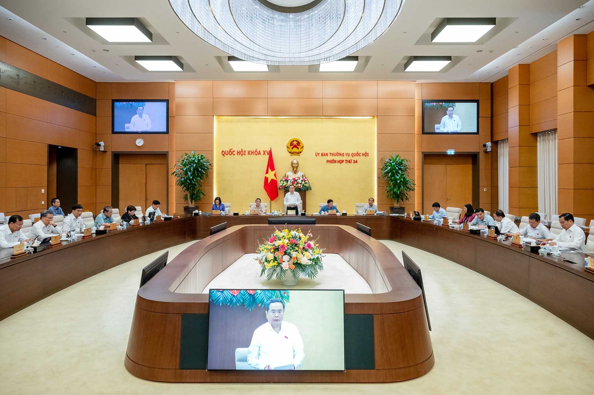 Phiên họp thứ 34 Ủy ban Thường vụ Quốc hội: Xem xét, cho ý kiến đối với 16 nội dung