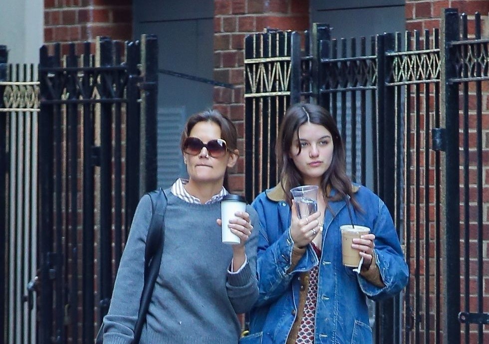 Katie Holmes và con gái Suri có phong cách thời trang tương đồng Katie Holmes và con gái Suri có phong cách thời trang tương đồng