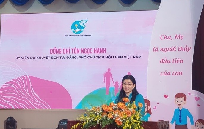 Làm cha mẹ là một 'nghề' vô cùng đặc biệt Làm cha mẹ là một 'nghề' vô cùng đặc biệt