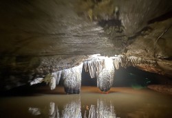 Động Thiên Hà (Ninh Bình): Vẻ đẹp kỳ vĩ của 'dải ngân hà' trong lòng núi