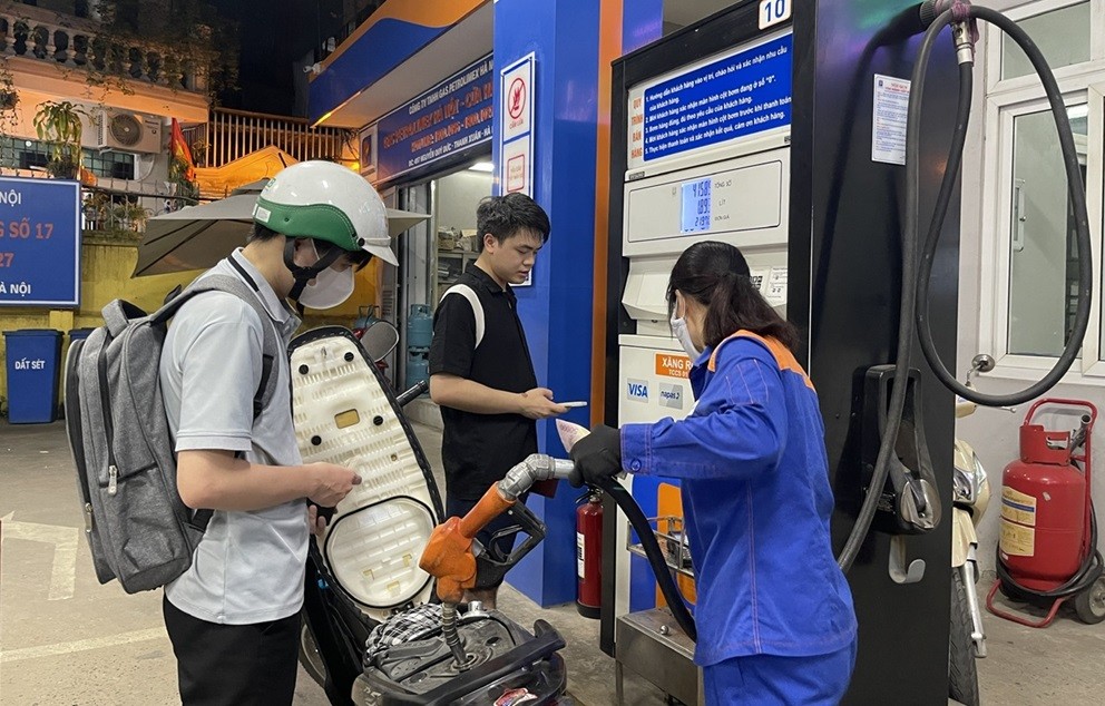 gia xang tiep tuc giam ve sat moc 23000 donglit tu 15h ngay 1872024