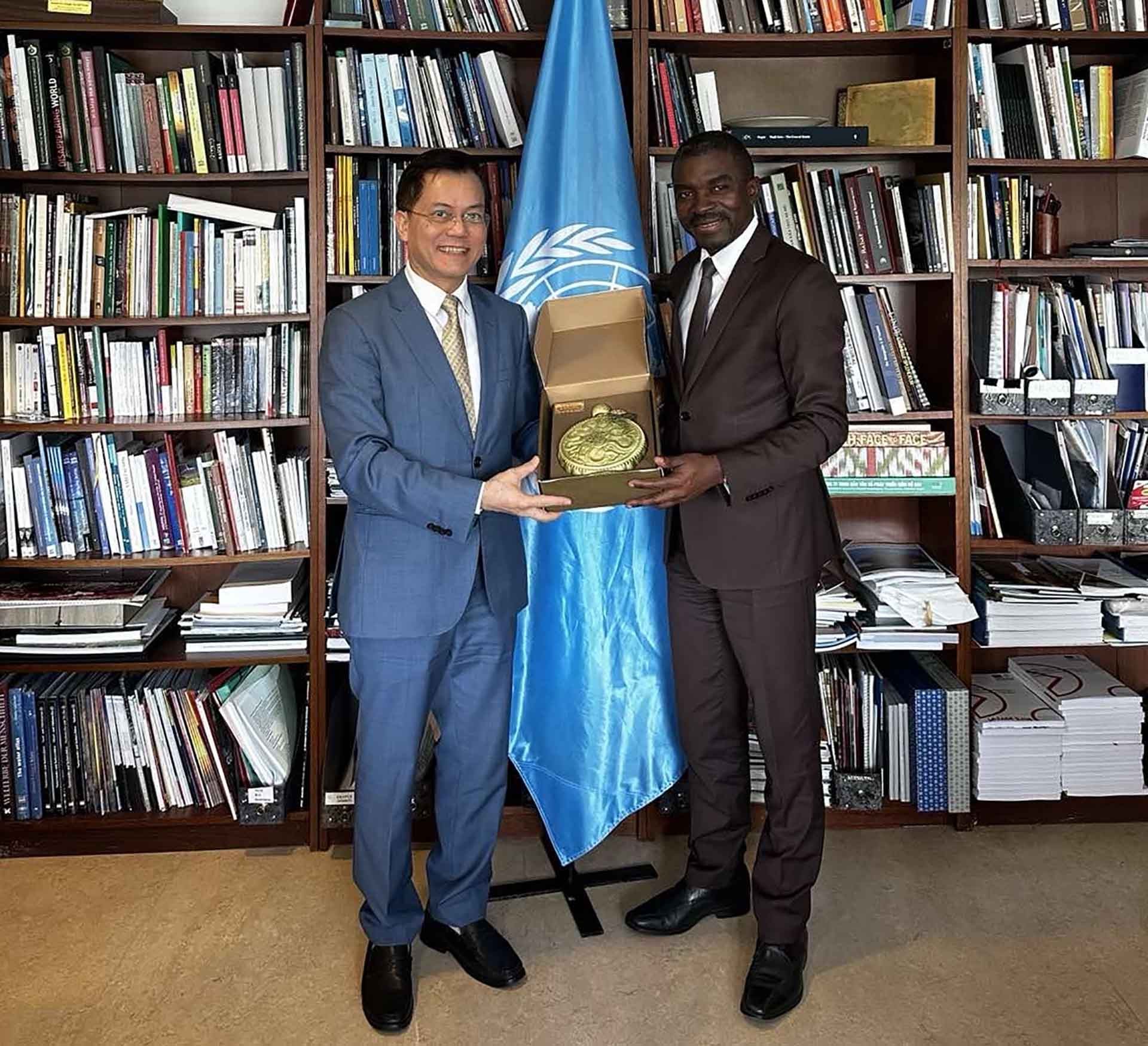 Việt Nam tăng cường hợp tác song phương với UNESCO và các quốc gia thành viên Việt Nam tăng cường hợp tác song phương với UNESCO và các quốc gia thành viên