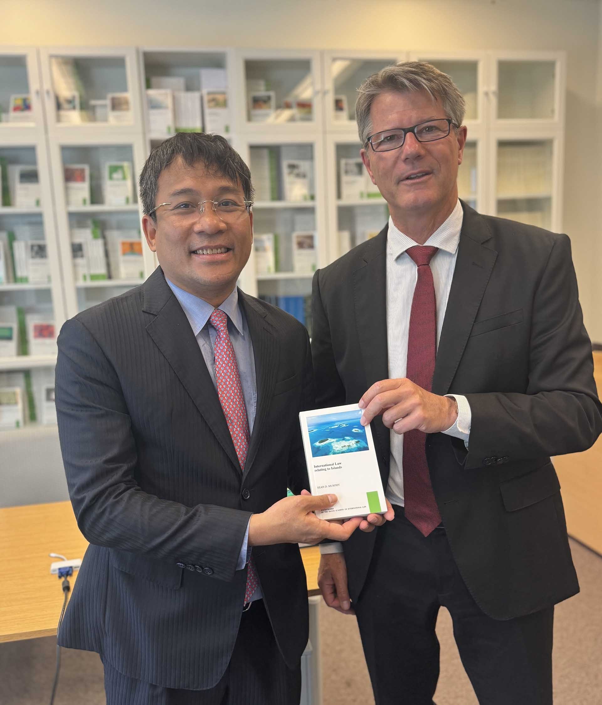 Thứ trưởng Thường trực Nguyễn Minh Vũ tham dự lễ kỷ niệm 125 năm thành lập Tòa trọng tài thường trực