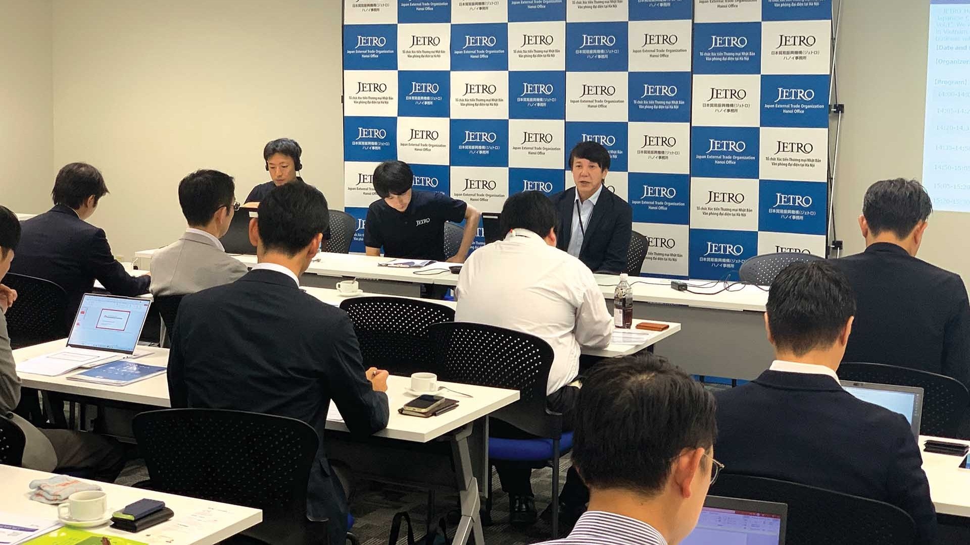 suc hut thi truong noi dia viet nam