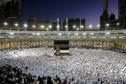 Bất chấp nắng nóng khắc nghiệt, hơn 1 triệu tín đồ Hồi giáo hành hương đến thánh địa Mecca