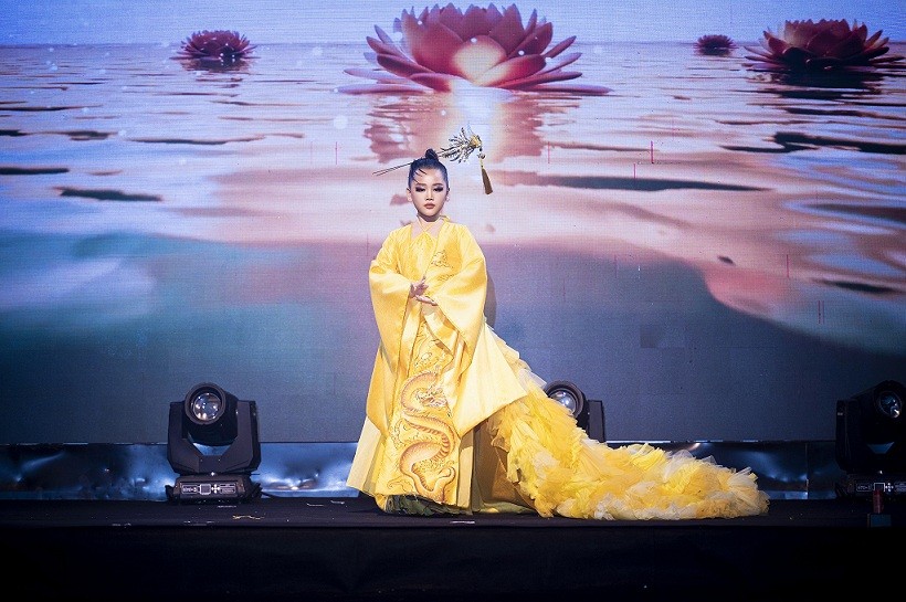 Cô bé Việt Nam giành ngôi Quán quân Gương mặt thời trang nhí thế giới 2024