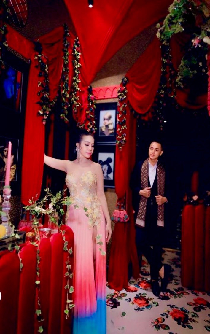 Hoa hậu sắc đẹp hoàn vũ Thanh Hằng quyến rũ với bộ ảnh tại Rose villa