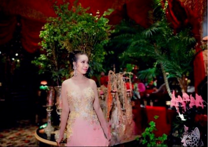 Hoa hậu sắc đẹp hoàn vũ Thanh Hằng quyến rũ với bộ ảnh tại Rose villa