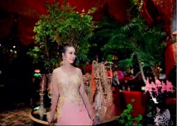 Hoa hậu sắc đẹp hoàn vũ Thanh Hằng quyến rũ với bộ ảnh tại Rose villa