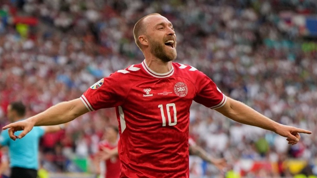 Tiền vệ Christian Eriksen ghi bàn thắng ở EURO sau 1.100 ngày bị ngưng tim