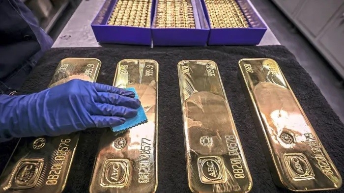 gia vang hom nay 2672025 gia vang thoai lui ngan han dung voi ban khi ca lon dang gom hang