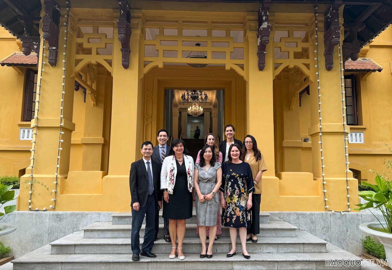 Thứ trưởng Ngoại giao Lê Thị Thu Hằng tiếp Tổng Thư ký Bộ Ngoại giao và các vấn đề châu Âu Slovenia