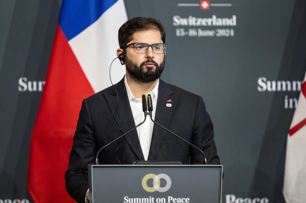 Tổng thống Chile Gabriel Boric phát biểu tại Hội nghị hòa bình Ukraine ngày 17/6. (Nguồn: Buenos Aires Herald) Tổng thống Chile Gabriel Boric phát biểu tại Hội nghị hòa bình Ukraine ngày 17/6. (Nguồn: Buenos Aires Herald)