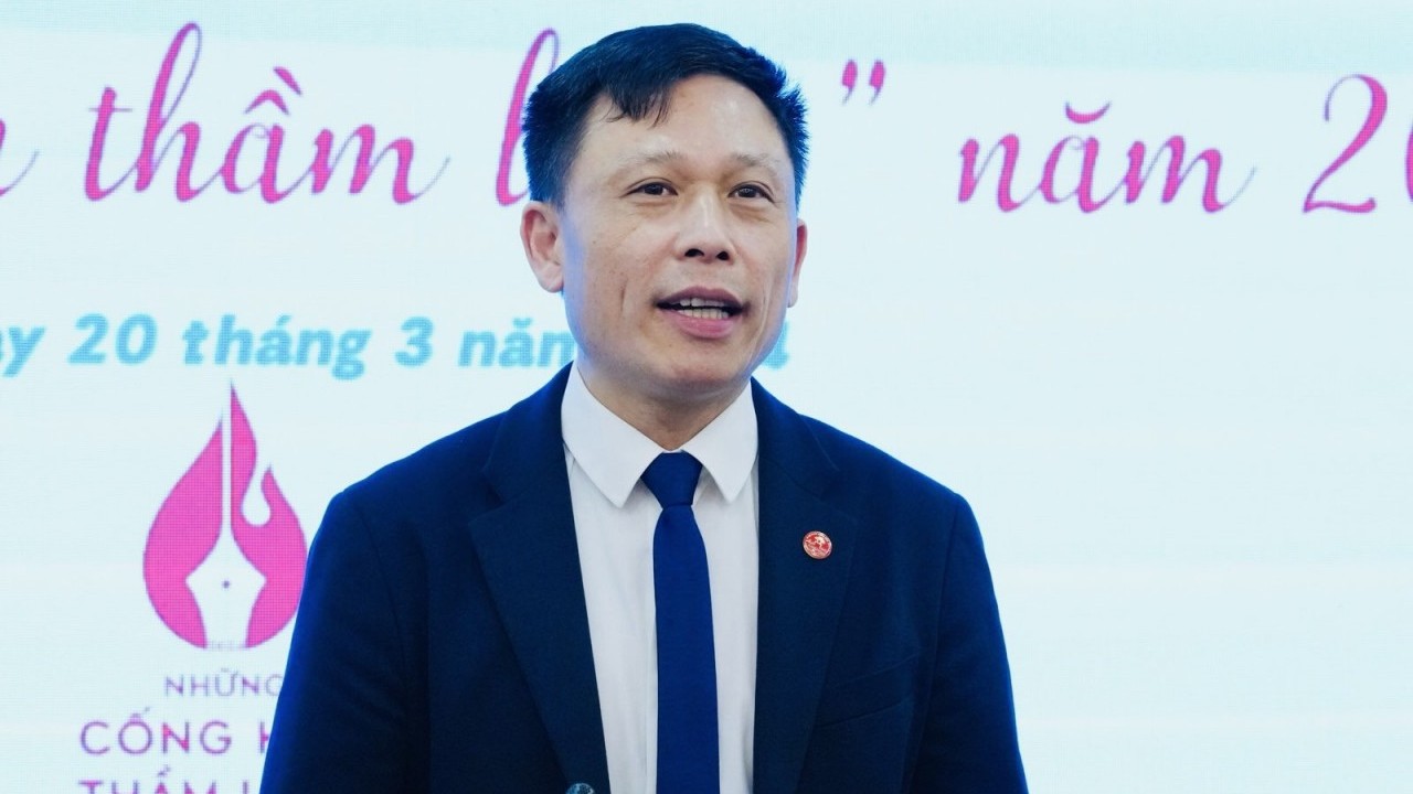 bao chi su canh tranh cua tri tue nhan tao ai va cau chuyen giu chan doc gia