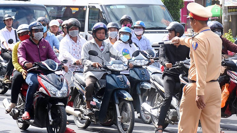 Những trường hợp nào người tham gia giao thông chạy xe chậm vẫn bị xử phạt? Những trường hợp nào chạy xe chậm sẽ bị phạt?