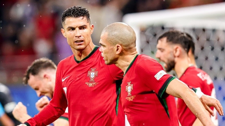 Pepe và Cristiano Ronaldo trở thành bộ đôi nhiều tuổi nhất dự EURO