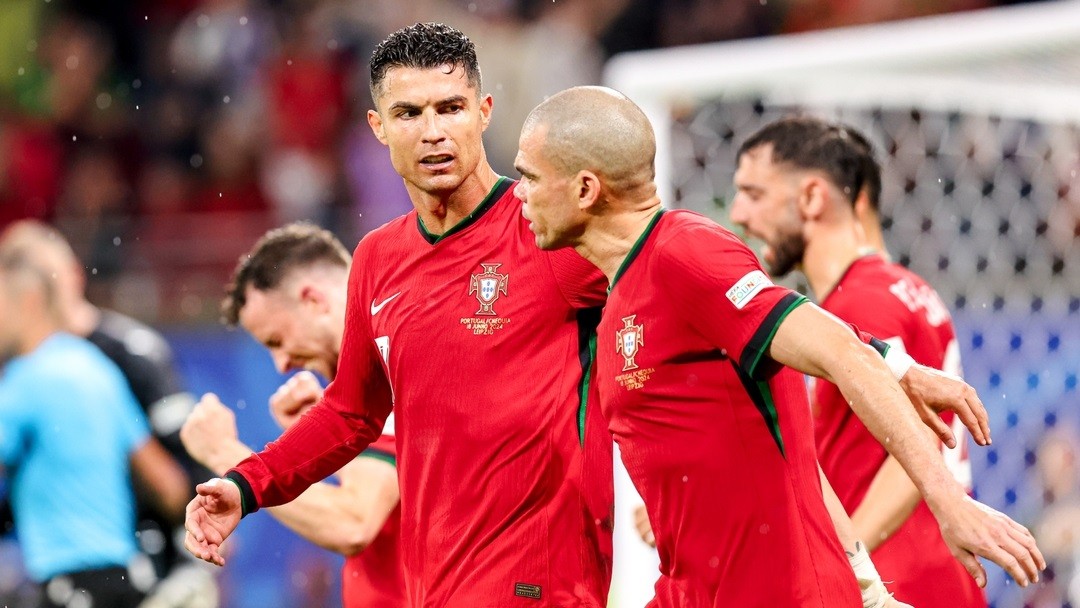 Pepe và Cristiano Ronaldo đi vào lịch sử EURO Pepe và Cristiano Ronaldo đi vào lịch sử EURO