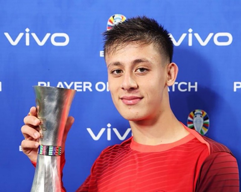 Arda Guler lập siêu phẩm và giành danh hiệu cá nhân ở trận ra mắt tại EURO 2024.