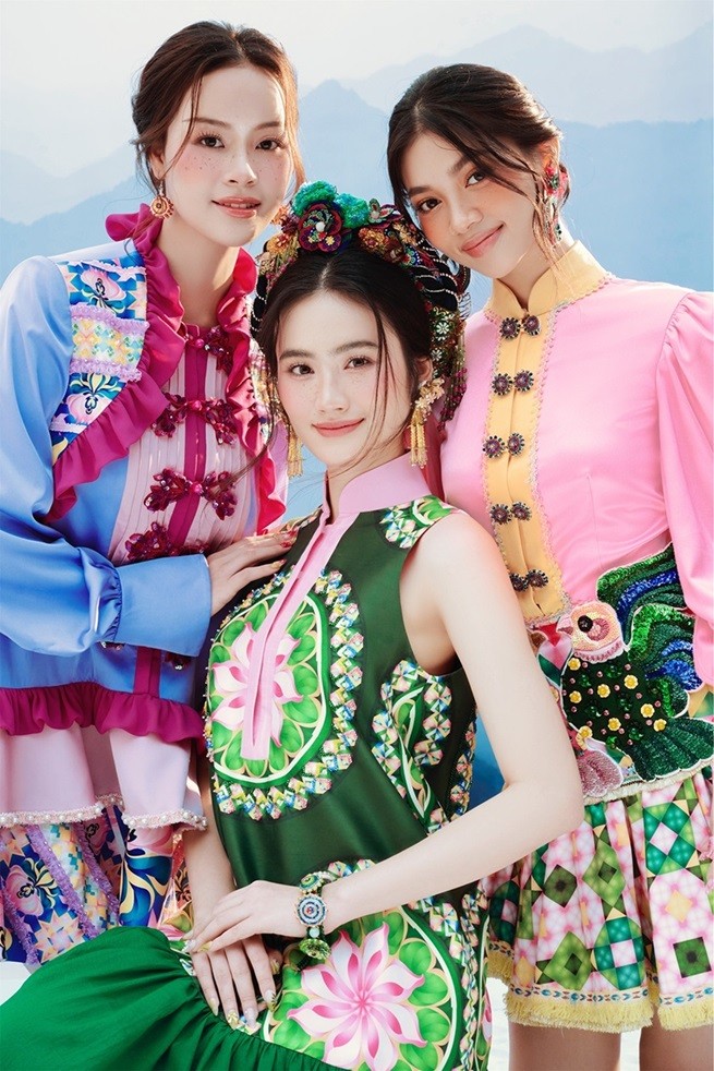 Bộ ảnh Hoa hậu Ý Nhi và hai Á hậu bộ sưu tập mang đậm nét văn hóa vùng cao