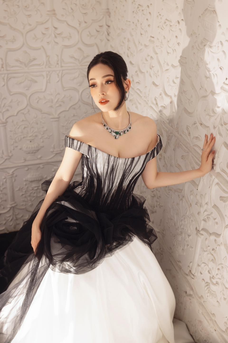 Á hậu Phương Nga