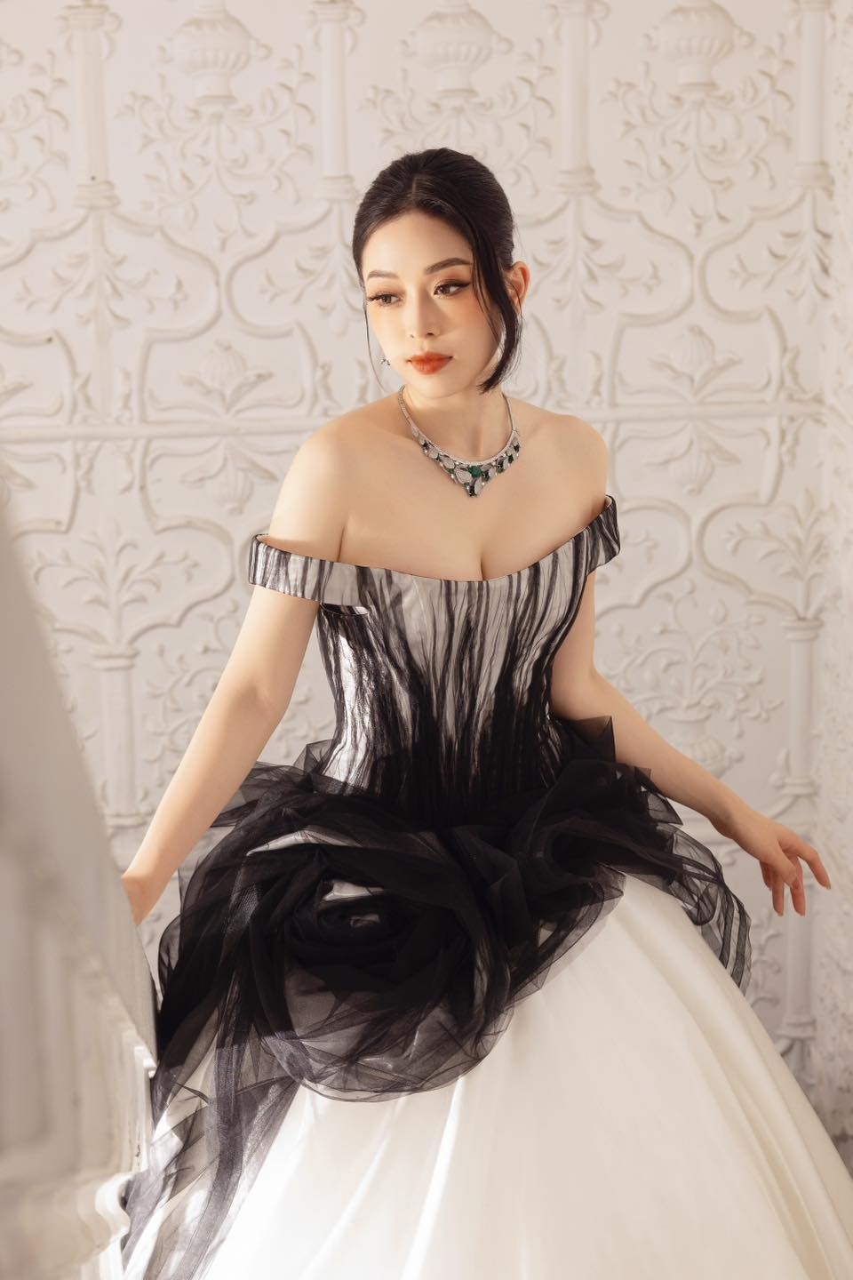 Á hậu Phương Nga