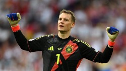 Thủ môn Manuel Neuer xô đổ nhiều kỷ lục tại EURO