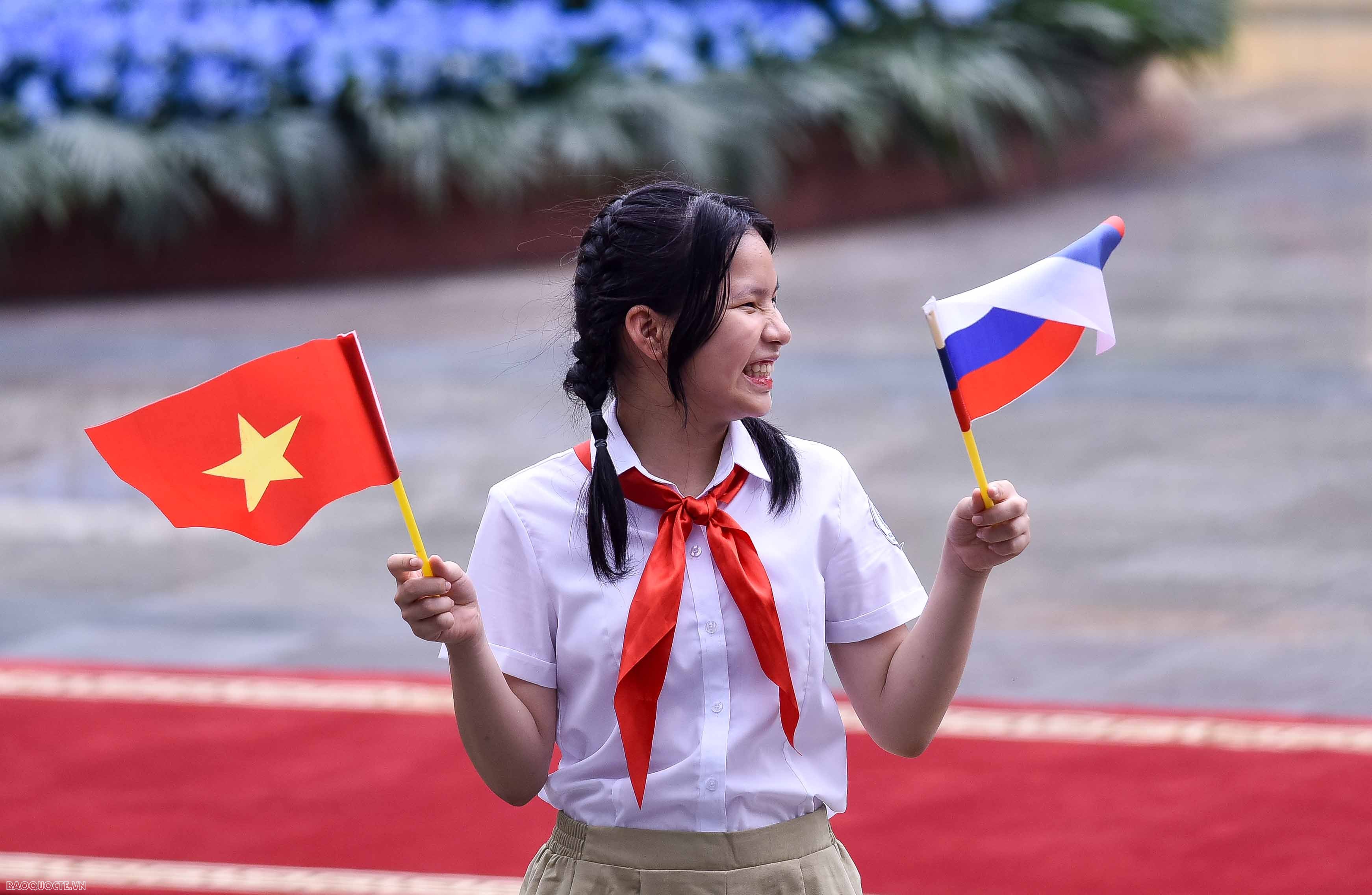 21 loạt đại bác chào đón Tổng thống Nga Vladimir Putin thăm cấp nhà nước Việt Nam 21 loạt đại bác chào đón Tổng thống Nga Vladimir Putin thăm cấp nhà nước Việt Nam