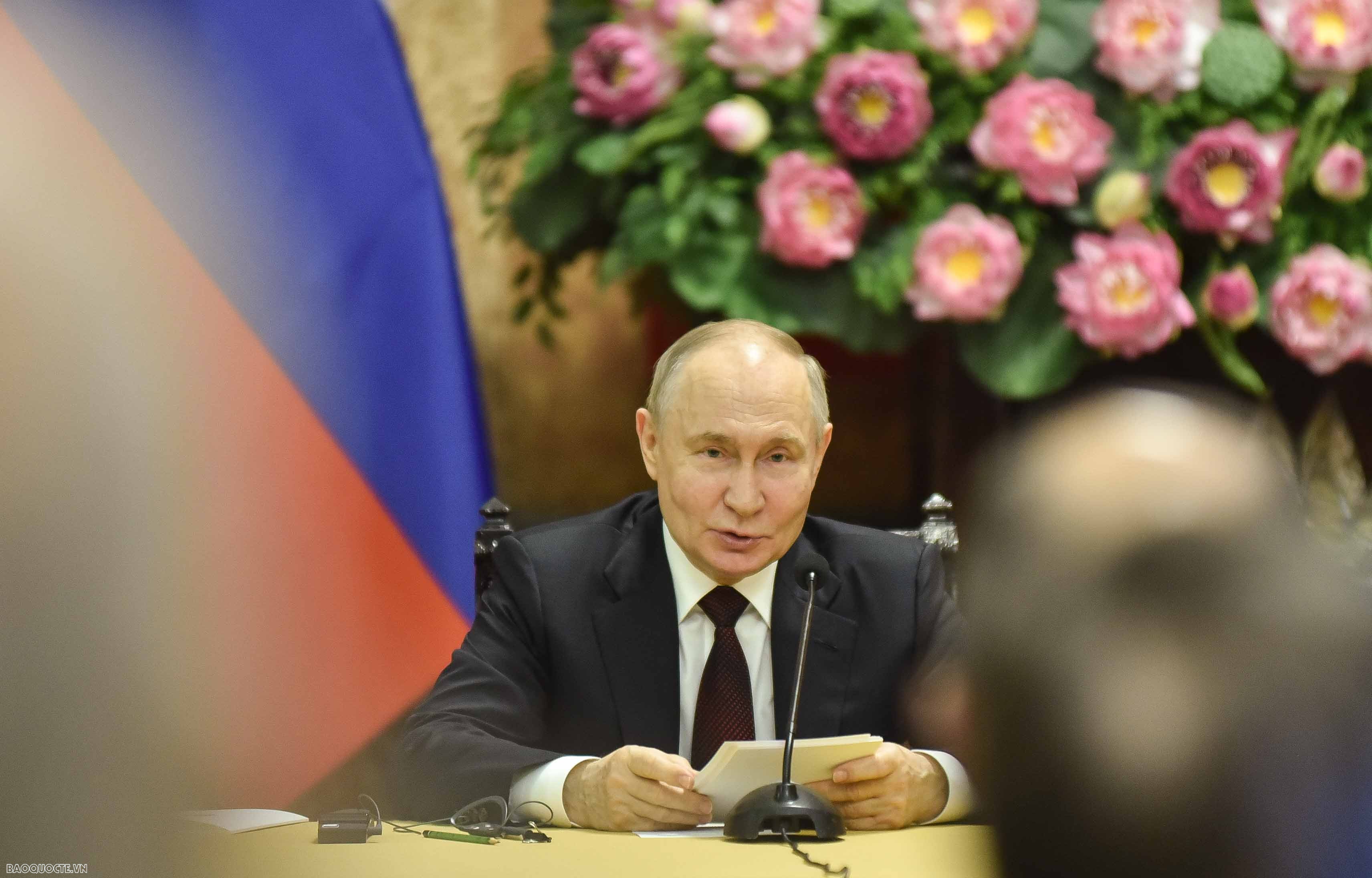 Chủ tịch nước Tô Lâm và Tổng thống Vladimir Putin gặp mặt các thế hệ cựu sinh viên Việt Nam từng du học tại Nga Nga - Việt Nam: Tình hữu nghị được thử thách qua thời gian