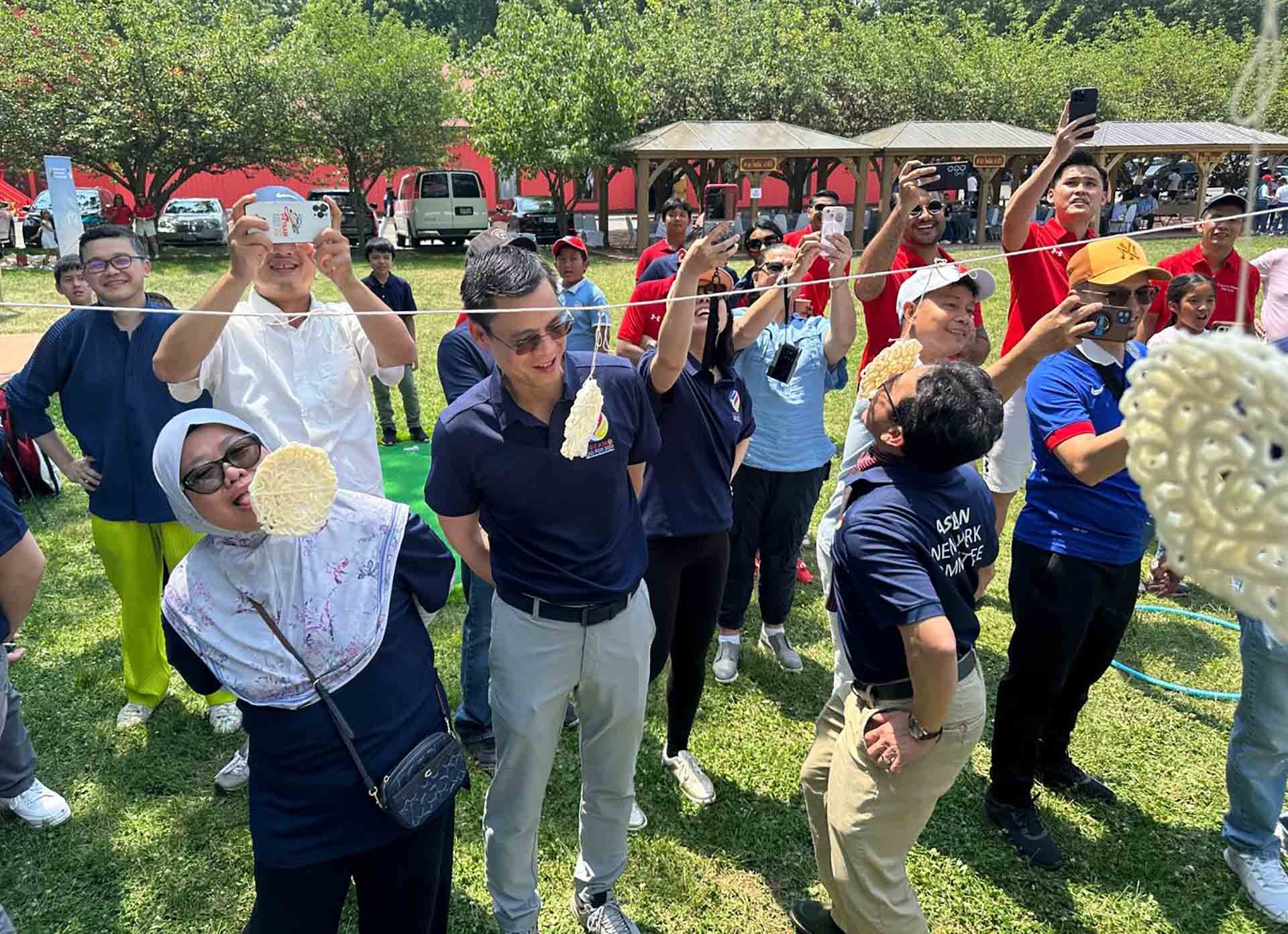 Ngày Gia đình ASEAN 2024 tại New York: Thắt chặt đoàn kết và tinh thần cộng đồng Ngày Gia đình ASEAN 2024 tại New York: Thắt chặt đoàn kết và tinh thần cộng đồng