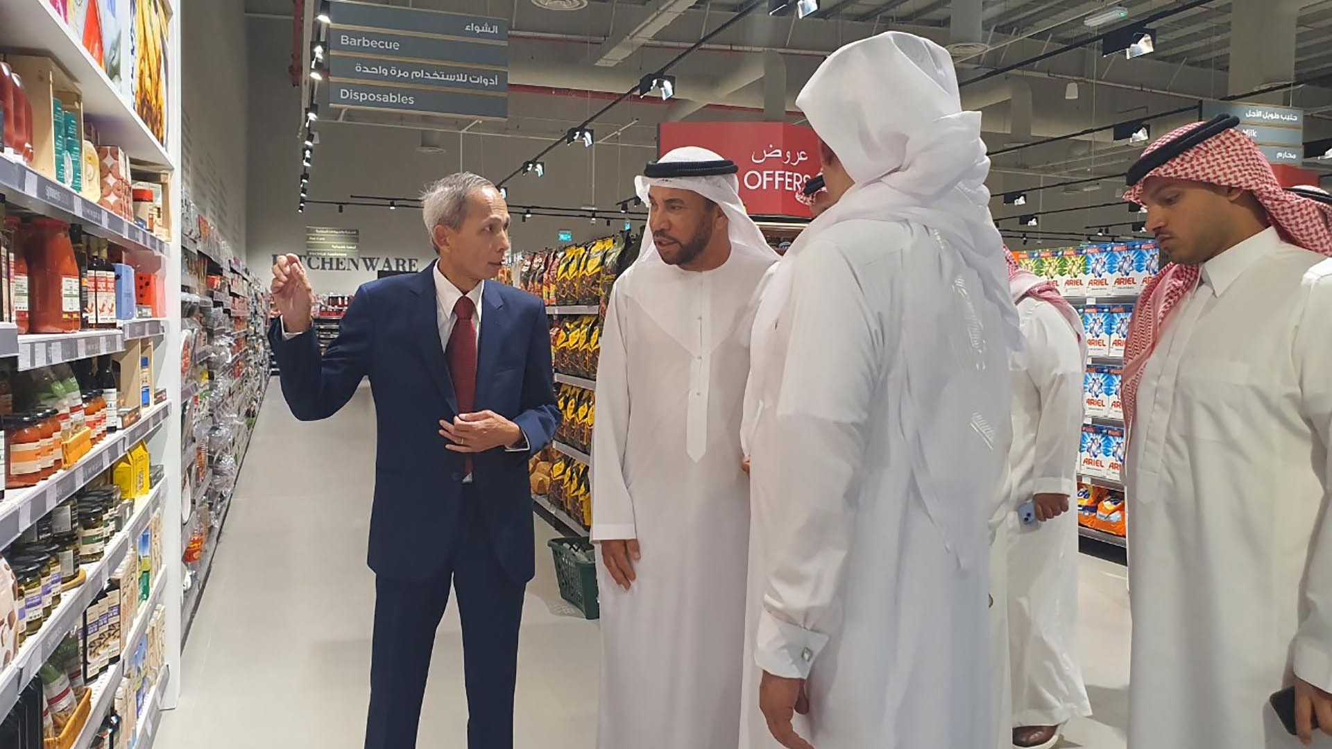 dai su quan viet nam tai saudi arabia tich cuc tim dau ra cho san pham viet