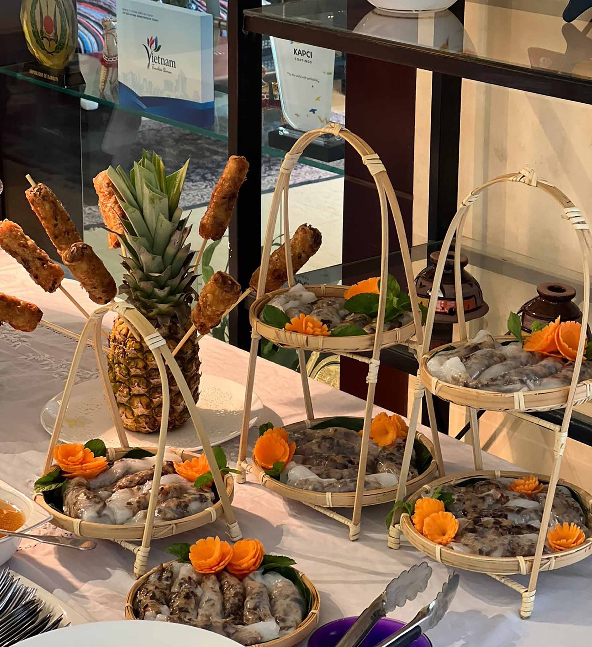 Giới thiệu ẩm thực truyền thống Việt Nam tới bạn bè quốc tế và đoàn ngoại giao tại Ai Cập Giới thiệu ẩm thực truyền thống Việt Nam tới bạn bè quốc tế và đoàn ngoại giao tại Ai Cập