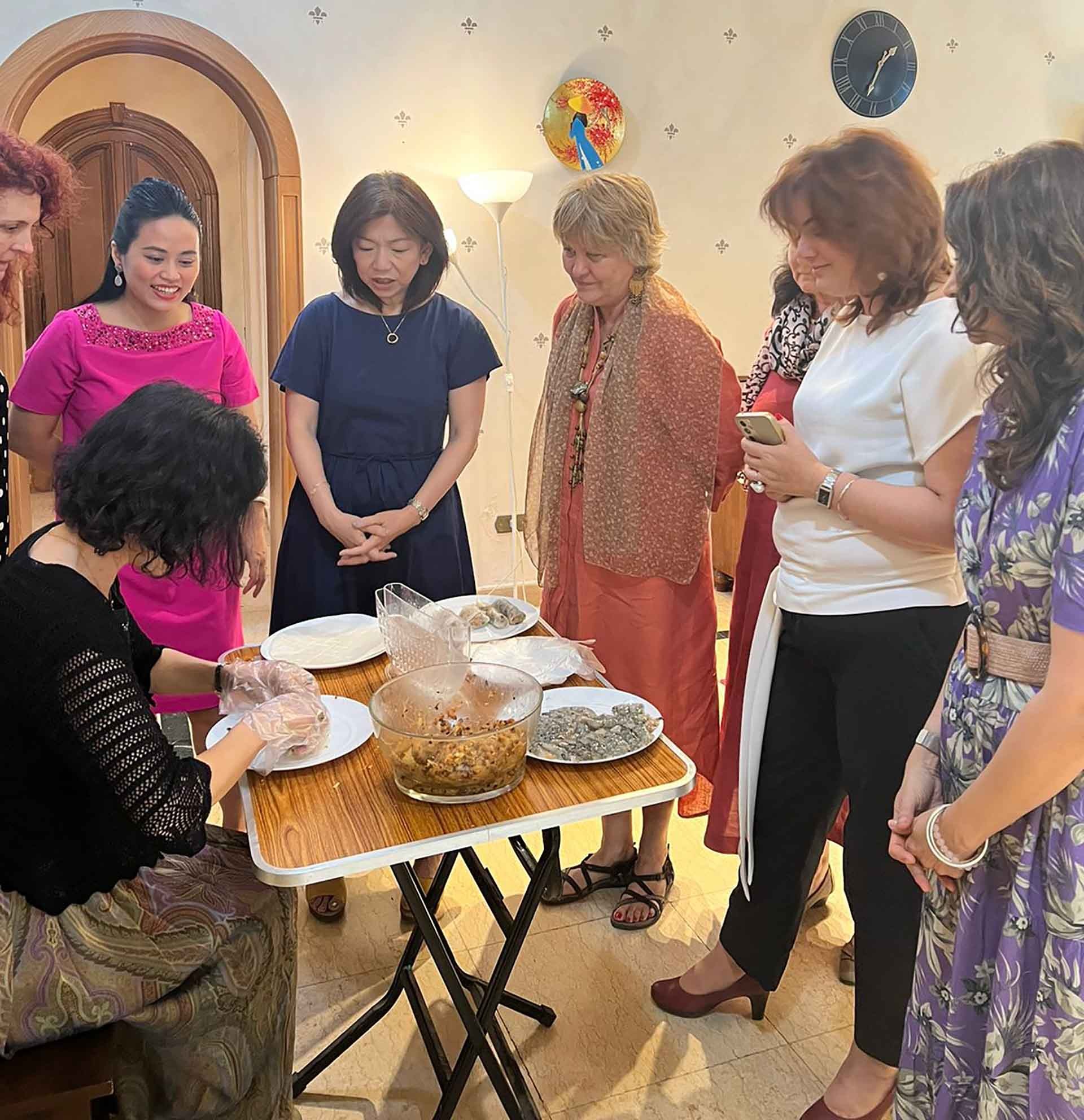 Giới thiệu ẩm thực truyền thống Việt Nam tới bạn bè quốc tế và đoàn ngoại giao tại Ai Cập Giới thiệu ẩm thực truyền thống Việt Nam tới bạn bè quốc tế và đoàn ngoại giao tại Ai Cập