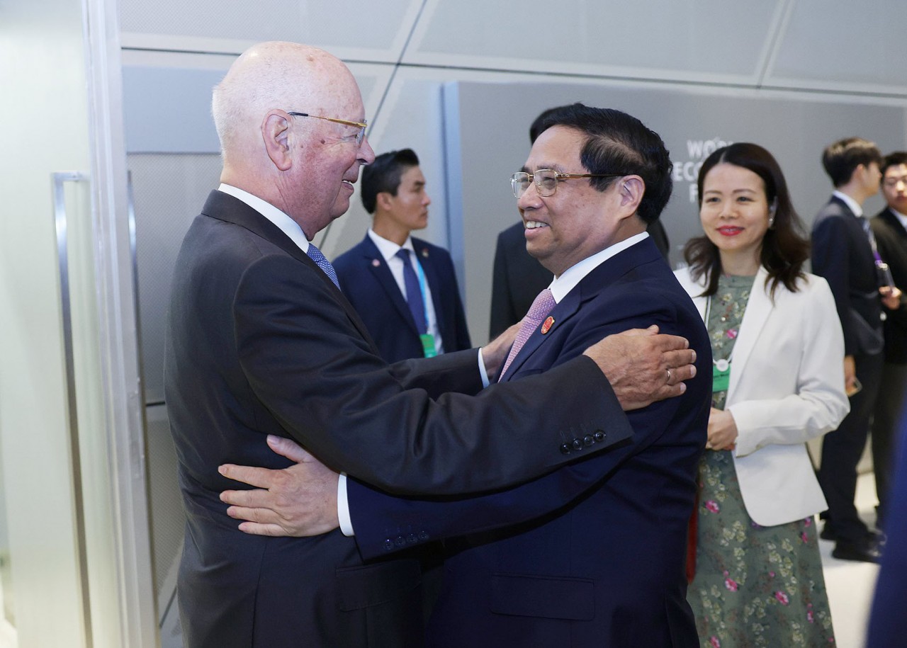 Thủ tướng Phạm Minh Chính Chủ tịch điều hành WEF Nhà sáng lập kiêm Chủ tịch điều hành WEF Klaus Schwab: Việt Nam như hình mẫu về một nền kinh tế phát triển mạnh mẽ