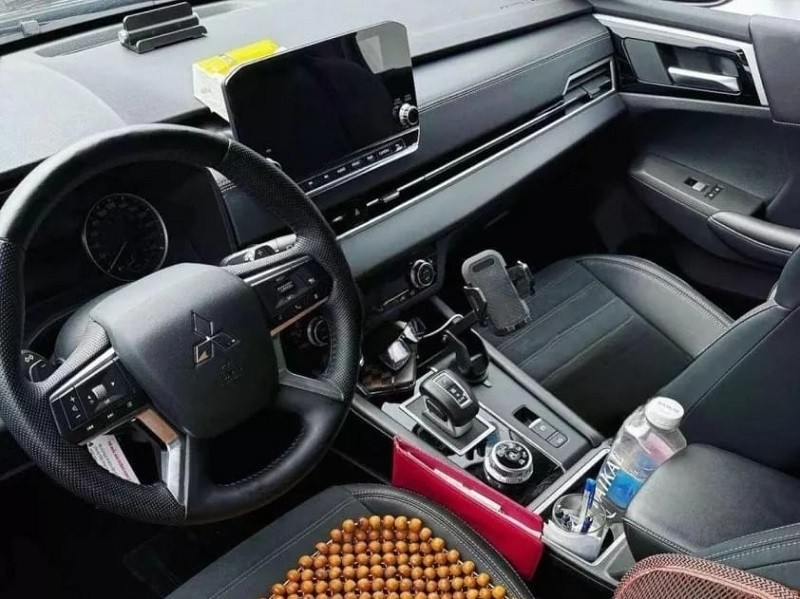 Mitsubishi Outlander 2025 xuất hiện tại Việt Nam, ngày ra mắt không còn xa