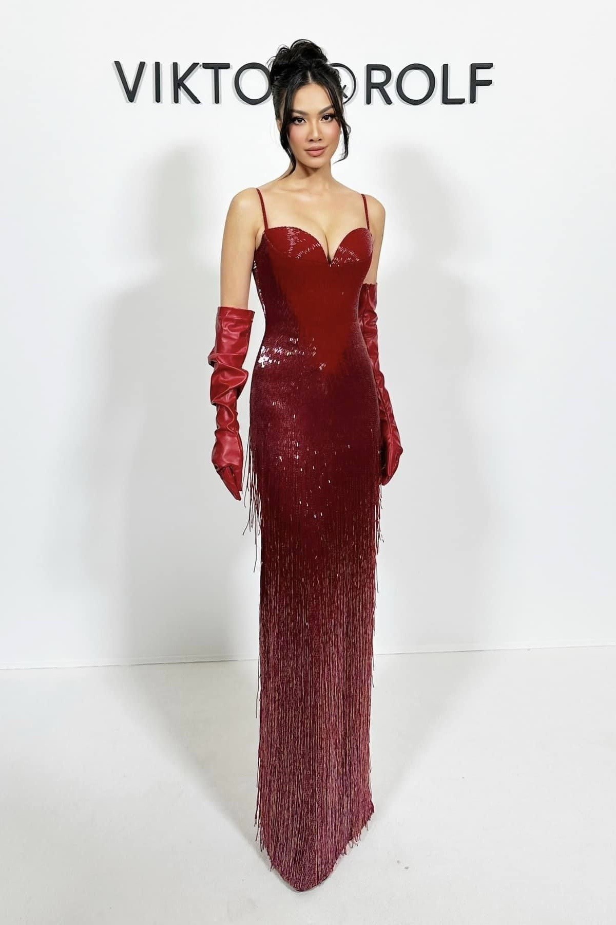 Á hậu Kim Duyên 'đọ sắc' diễn viên Phạm Băng Băng tại Tuần lễ thời trang Paris