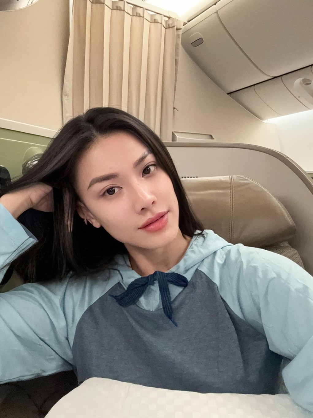 Á hậu Kim Duyên 'đọ sắc' diễn viên Phạm Băng Băng tại Tuần lễ thời trang Paris