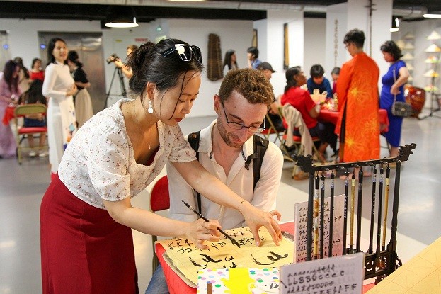 ‘Bonjour Vietnam’ với những sắc màu đặc biệt tại thủ đô Paris