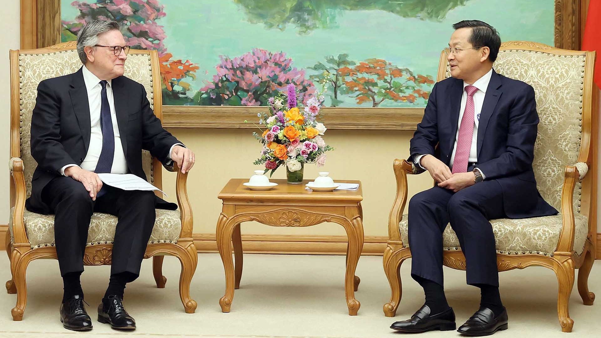 pho thu tuong le minh khai tiep chu tich tap doan standard chartered