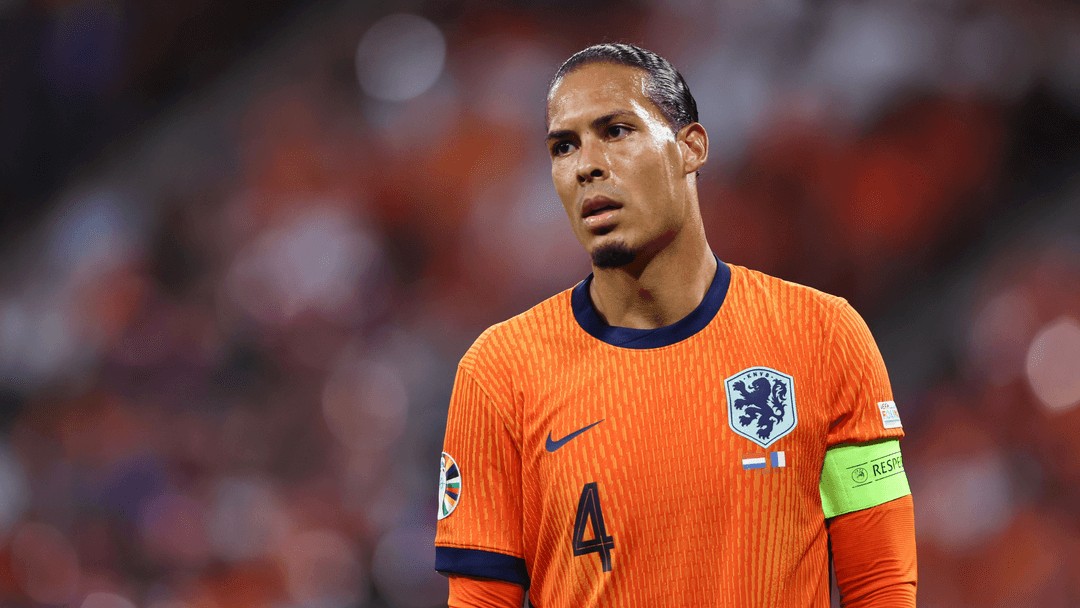 Van Dijk không làm tốt vai trò thủ lĩnh hàng phong ngự Hà Lan (nguồn: beinsports)