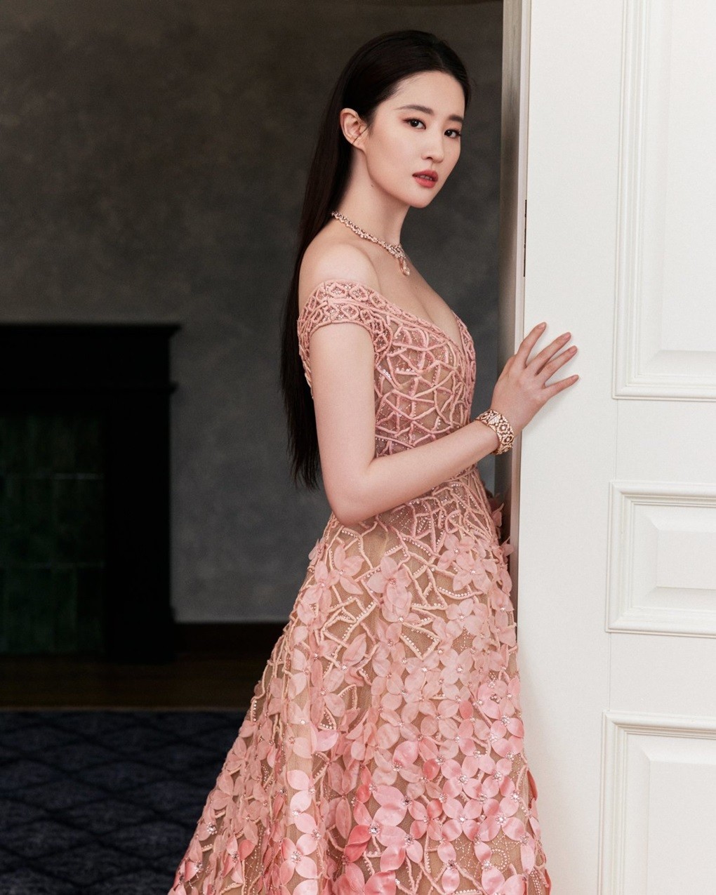 Cách để Lưu Diệc Phi giữ thân hình cân đối và làn da căng mịn