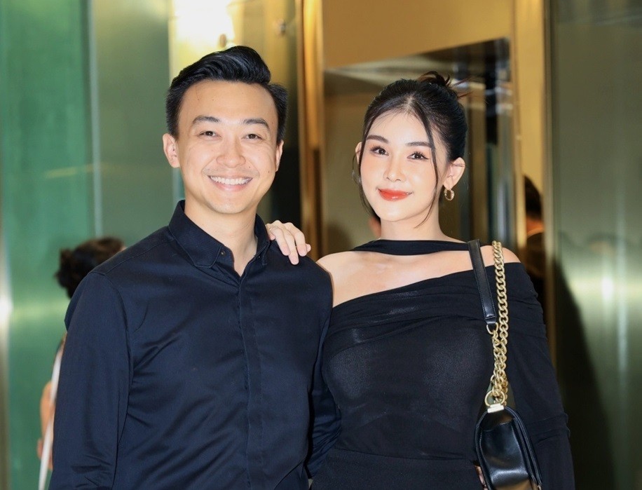 Vợ chồng Hoa hậu Lê Âu Ngân Anh dự tiệc cưới diễn viên Midu