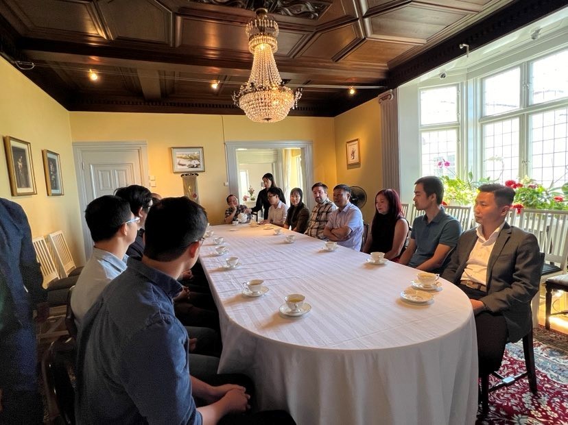 Các đại biểu tham dự Lễ ra mắt Hội Chuyên gia Khoa học - Công nghệ Việt Nam tại Thụy Điển.