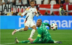 Đan Mạch thất thủ, Đức chính thức bước vào Tứ kết