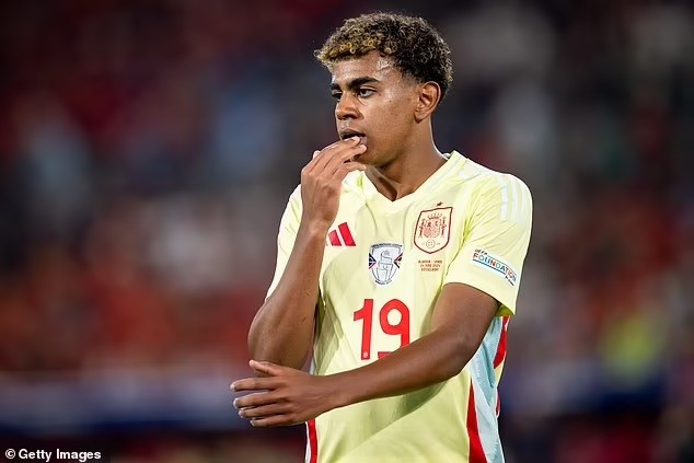 Bất chấp luật pháp, HLV Tây Ban Nha vẫn để sao trẻ Lamine Yamal đá chính vòng 1/8 EURO 2024