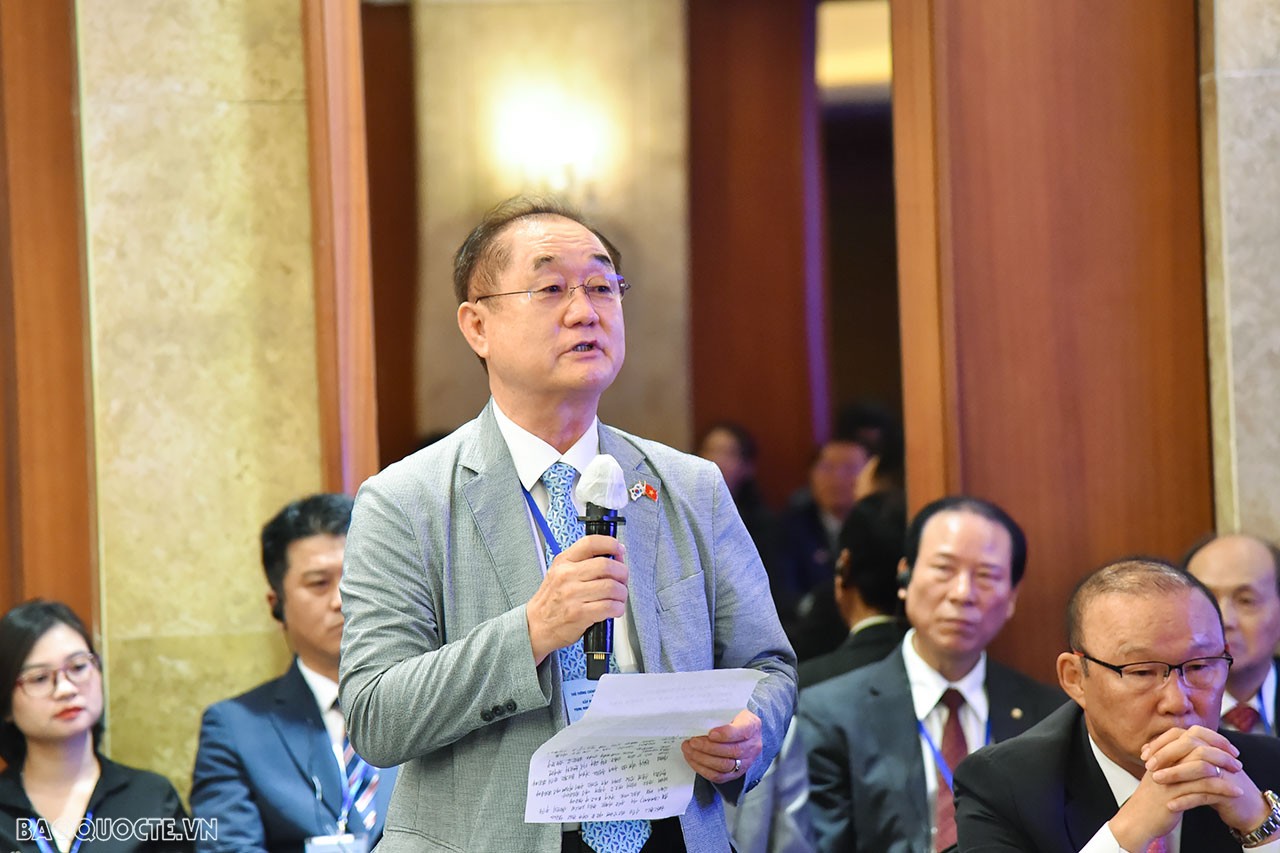 Thủ tướng Phạm Minh Chính gặp gỡ những người bạn Hàn Quốc